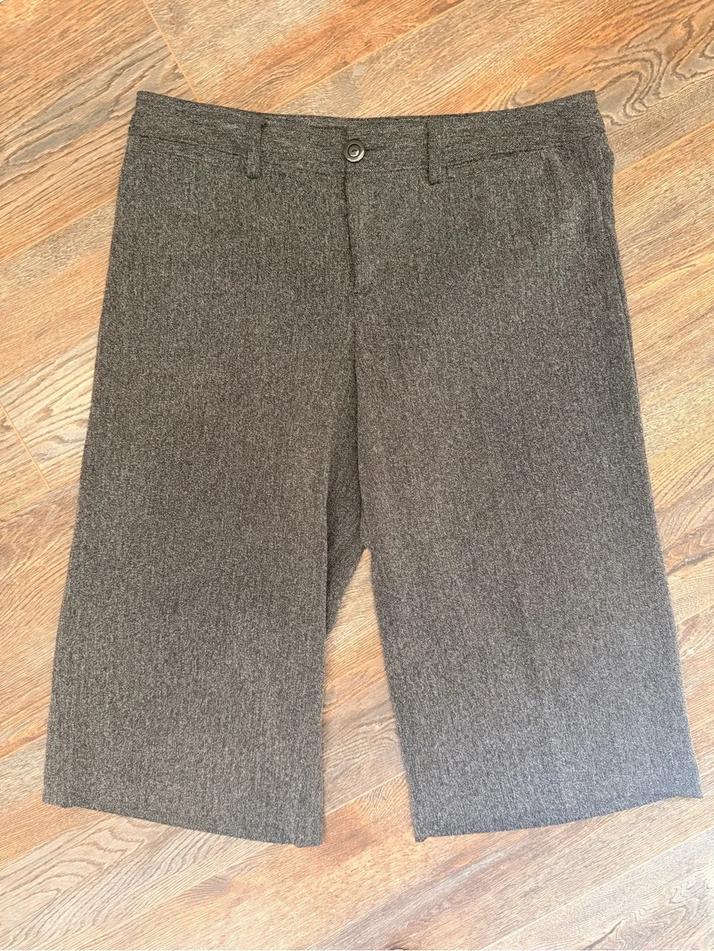 GAP Charcoal Gray Flat Front Capris